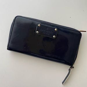 Kate Spade ♠️ navy patent weather zip wallet